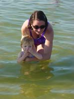 ek-08-18-mirin-mama-in-water
