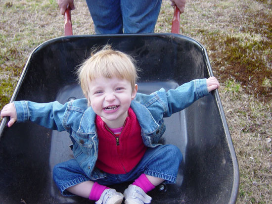 ih-04-10-wheelbarrow-big-smile