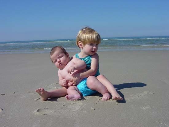 kn-09-26-siblings-cape-tipping