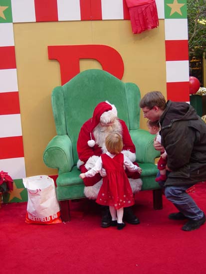 lb-12-16-mall-santa-it-is-him