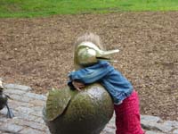 ig-05-22-duck-hugging