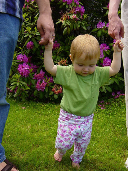 fe-06-08-walking-daddy-mama-closeup