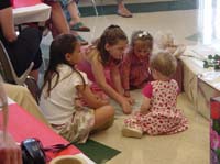 rb-04-25-little-girls-bubble-wrap