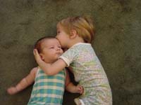 zc-08-31-siblings-floor-kiss-2