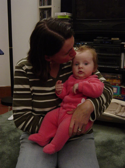 zh-10-23-mama-kissing-mirin
