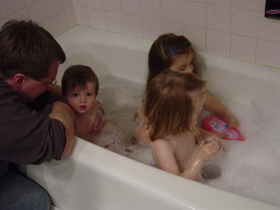 sc-04-23-tub-looking