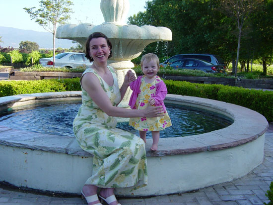 hn-06-26-mama-fountain-smiles